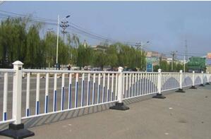 道路護(hù)欄.jpg 道路護(hù)欄.jpg