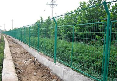 道路隔離護欄.jpg 道路隔離護欄.jpg