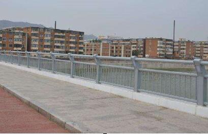 橋梁護(hù)欄.jpg 橋梁護(hù)欄.jpg